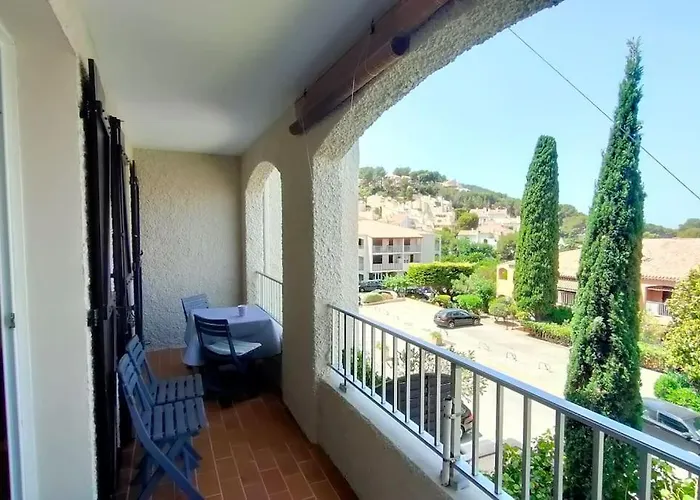 Brad\'S House.
