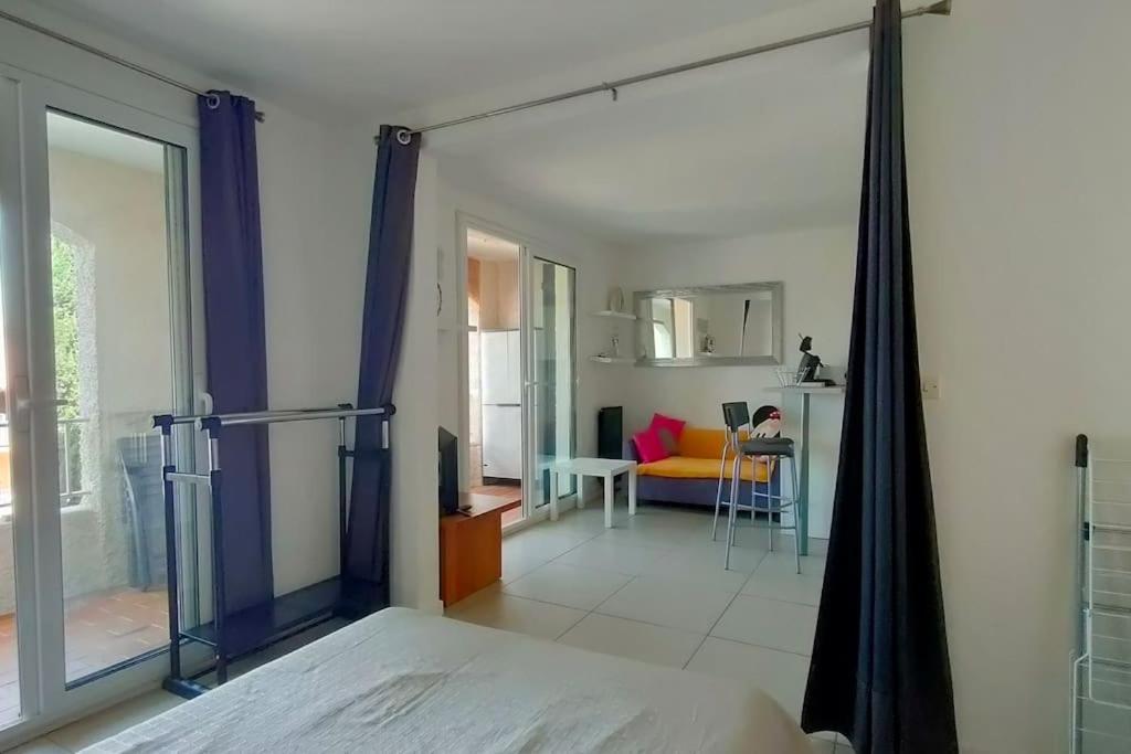 Brad's House. Saint-Cyr-sur-Mer